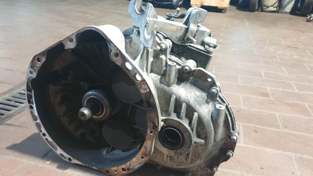 Foto: SCHALTGETRIEBE 711640 eines Mercedes-Benz A 200 CDI L