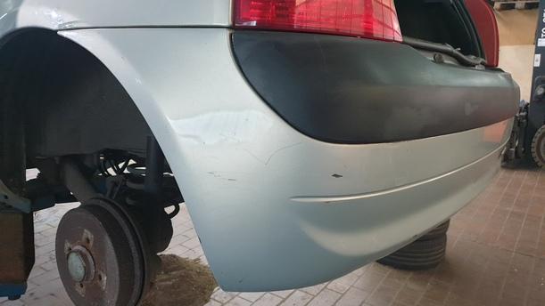 Foto: STOSSFÄNGER / STOSSSTANGE HINTEN eines Renault Clio 1.4 16V L