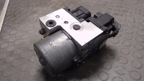 Foto: HAUPTBREMSAGGREGAT ABS eines Renault Clio 1.4 16V L