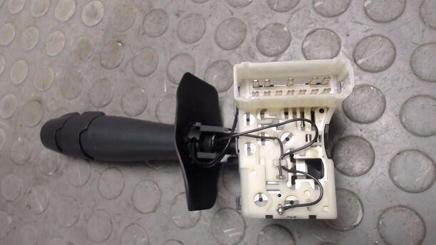 Foto: SCHEIBENWISCHERSCHALTER eines Renault Clio 1.4 16V L