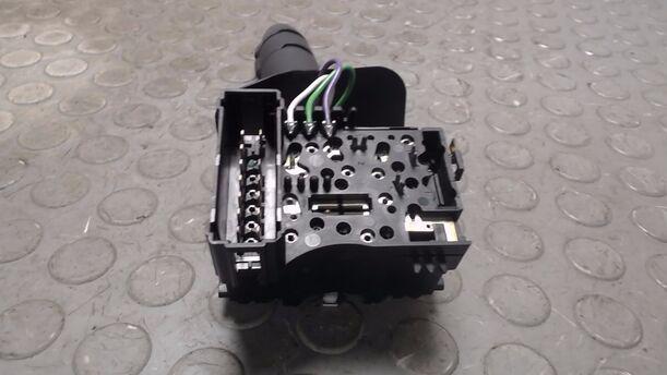 Foto: BLINKSCHALTER / KOMBISCHALTER eines Renault Clio 1.4 16V L