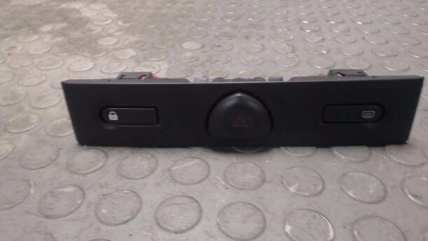 Foto: WARNBLINKSCHALTER eines Renault Clio 1.4 16V L