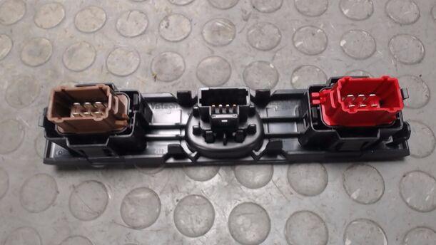 Foto: WARNBLINKSCHALTER eines Renault Clio 1.4 16V L
