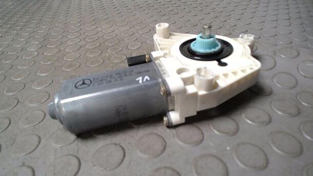 Foto: FENSTERHEBERMOTOR VORN LINKS eines Mercedes-Benz A 200 CDI L