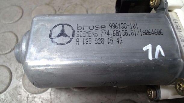 Foto: FENSTERHEBERMOTOR VORN LINKS eines Mercedes-Benz A 200 CDI L