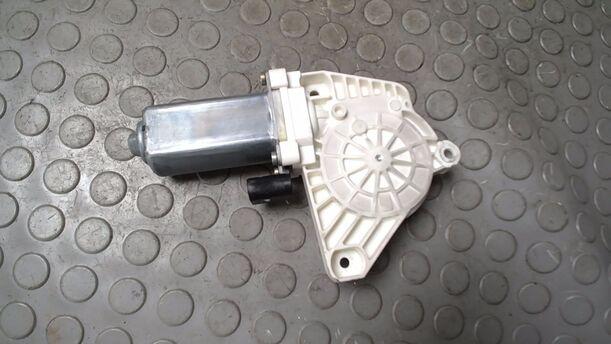 Foto: FENSTERHEBERMOTOR VORN LINKS eines Mercedes-Benz A 200 CDI L