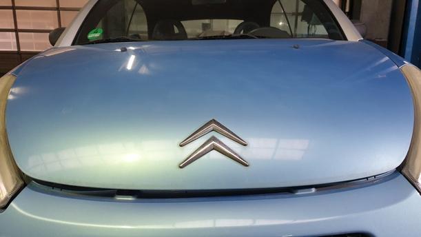Foto: MOTORHAUBE eines Citroen C3 Pluriel 1.4 L