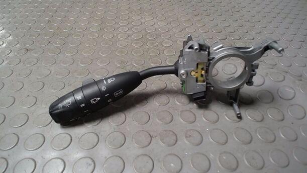Foto: BLINKSCHALTER/ KOMBISCHALTER/ LENKSTOCKSCHALTER eines Mercedes-Benz A 200 CDI L