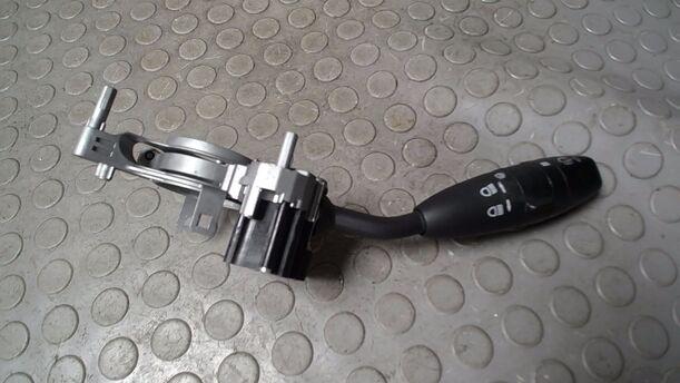 Foto: BLINKSCHALTER/ KOMBISCHALTER/ LENKSTOCKSCHALTER eines Mercedes-Benz A 200 CDI L