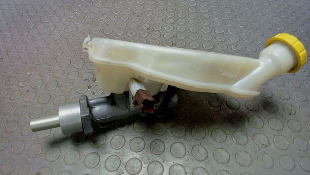 Foto: HAUPTBREMSZYLINDER eines Citroen C3 Pluriel 1.4 L