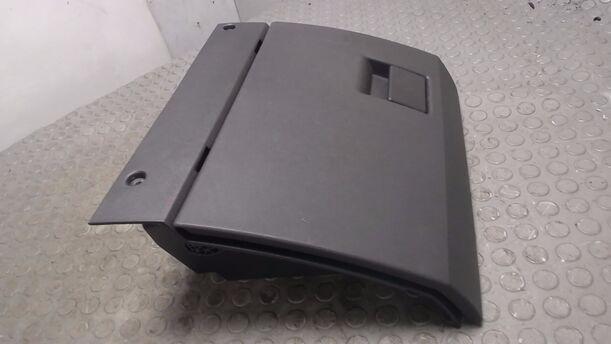 Foto: HANDSCHUFACH eines Opel Meriva 1.6 L