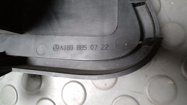 Foto: BLENDE NEBELSCHEINWERFER LINKS eines Mercedes-Benz A 200 CDI L