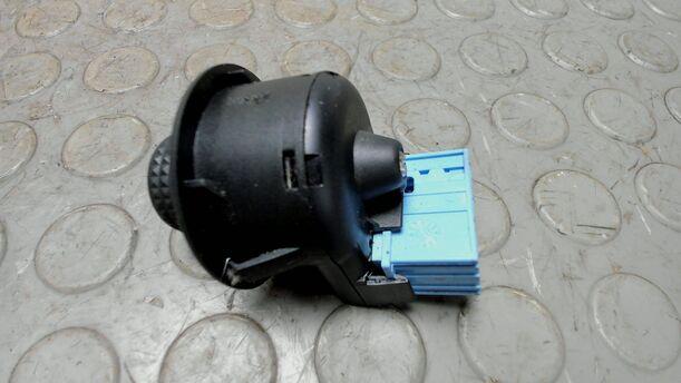 Foto: SCHALTER AUSSENSPIEGELVERSTELLUNG eines Citroen C3 Pluriel 1.4 L