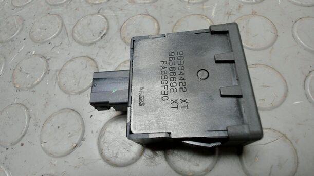 Foto: SCHALTER LEUCHTWEITENREGULIERUNG eines Citroen C3 Pluriel 1.4 L