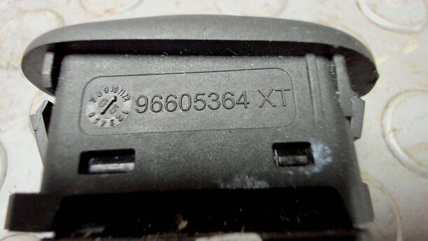 Foto: FENSTERHEBERSCHALTER eines Citroen C3 Pluriel 1.4 L