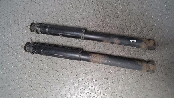 Foto: STOSSDÄMPFERPAAR HINTEN/ STOSSDÄMPFER HINTEN eines Mercedes-Benz A 200 CDI L