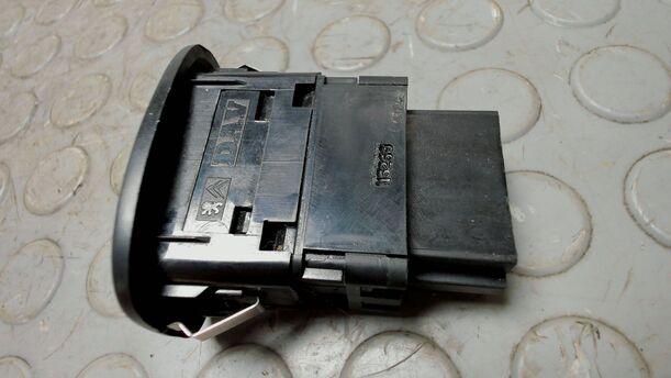 Foto: FENSTERHEBERSCHALTER eines Citroen C3 Pluriel 1.4 L