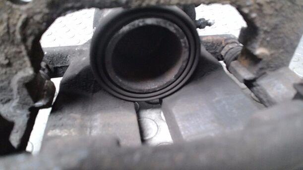 Foto: BREMSSATTEL VORN LINKS ( TRW ) eines Mercedes-Benz A 200 CDI L