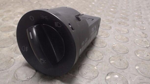 Foto: LICHTSCHALTER eines VW Polo 1.4 TDI L