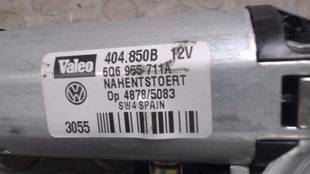 Foto: SCHEIBENWISCHERMOTOR HINTEN eines VW Polo 1.4 TDI L