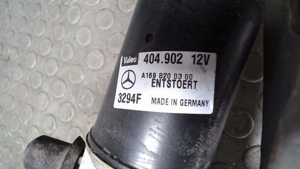 Foto: SCHEIBENWISCHERMOTOR VORN eines Mercedes-Benz A 200 CDI L