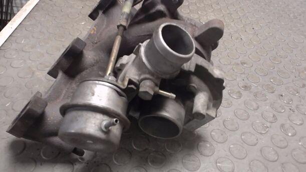 Foto: AUSPUFFKRÜMMER / TURBOLADER eines VW Polo 1.4 TDI L