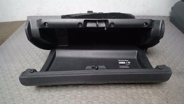Foto: HANDSCHUHFACH eines Mercedes-Benz A 200 CDI L
