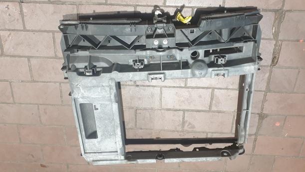 Foto: FRONTBLECH/ SCHLOSSTRÄGER eines Citroen C3 Picasso VTi 120 L