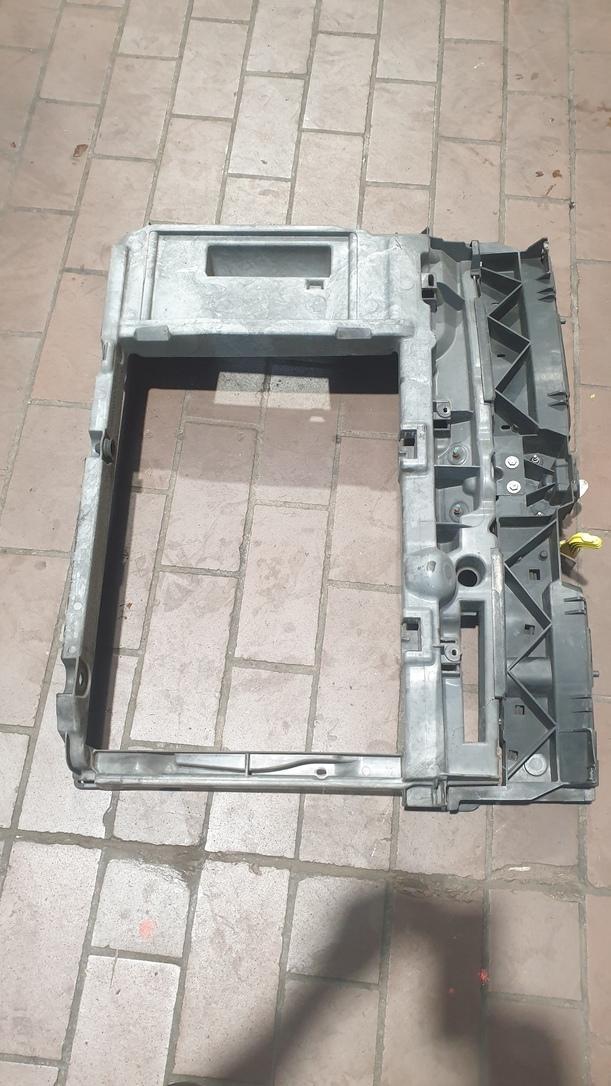 Foto: FRONTBLECH/ SCHLOSSTRÄGER eines Citroen C3 Picasso VTi 120 L