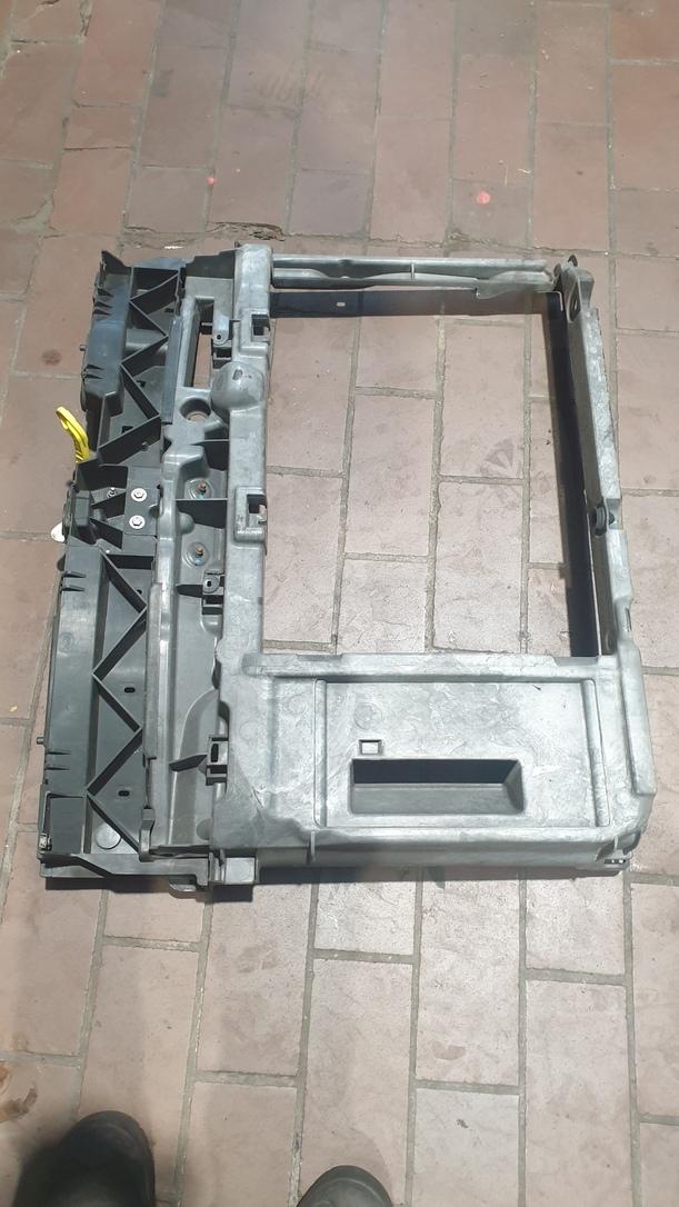 Foto: FRONTBLECH/ SCHLOSSTRÄGER eines Citroen C3 Picasso VTi 120 L