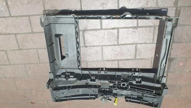 Foto: FRONTBLECH/ SCHLOSSTRÄGER eines Citroen C3 Picasso VTi 120 L