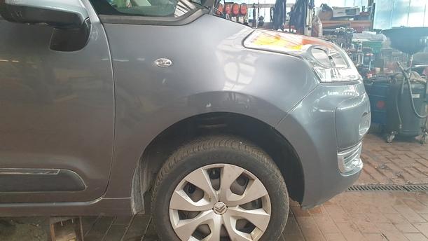 Foto: KOTFLÜGEL RECHTS eines Citroen C3 Picasso VTi 120 L