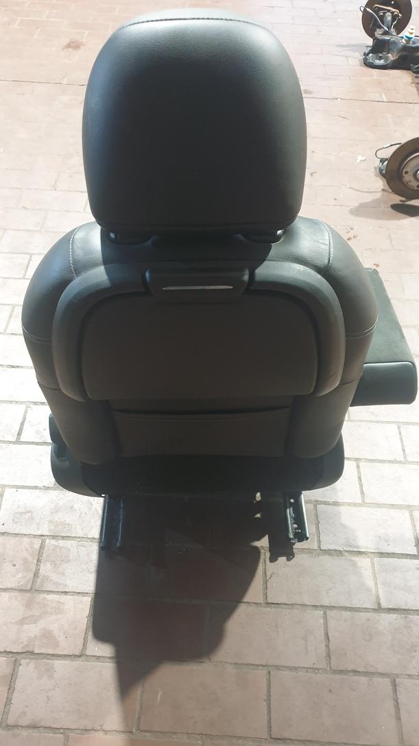 Foto: FAHRERSITZ/ SITZ VORN LINKS eines Citroen C3 Picasso VTi 120 L