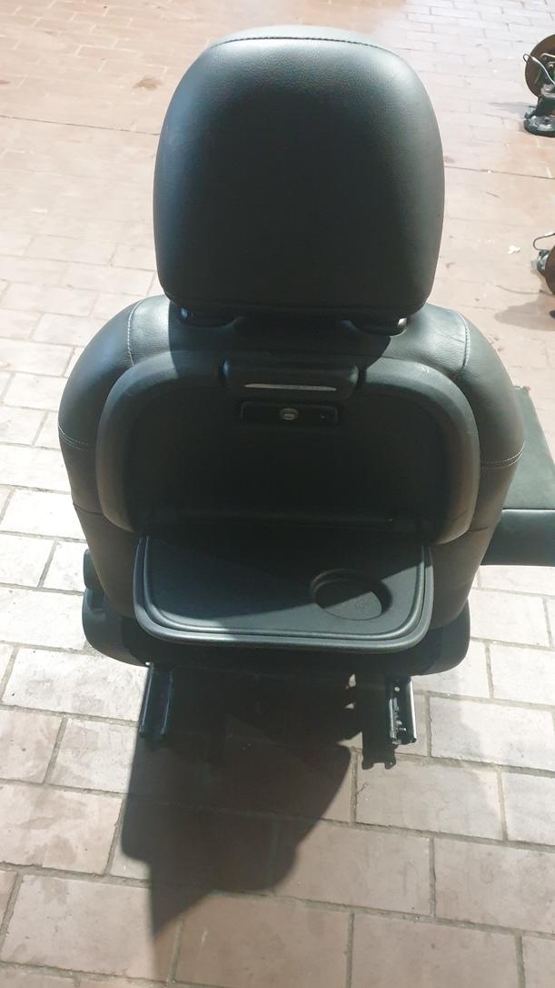 Foto: FAHRERSITZ/ SITZ VORN LINKS eines Citroen C3 Picasso VTi 120 L