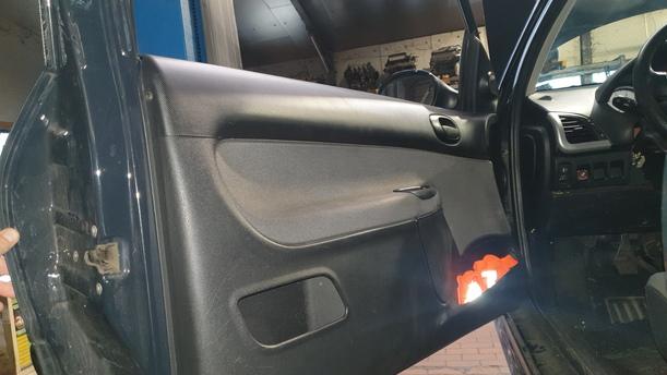 Foto: TÜR VORNE LINKS ( 206+ / 2/3 TÜRER ) eines Peugeot 206+ 60 L