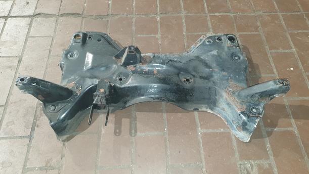 Foto: VORDERACHSTRÄGER eines Peugeot 206+ 60 L