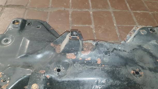 Foto: VORDERACHSTRÄGER eines Peugeot 206+ 60 L
