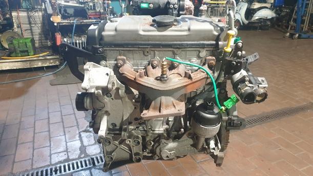 Foto: MOTOR ( HFX ) eines Peugeot 206+ 60 L