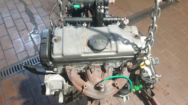 Foto: MOTOR ( HFX ) eines Peugeot 206+ 60 L
