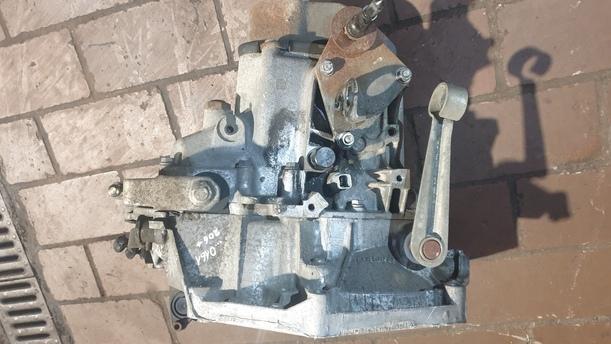 Foto: SCHALTGETRIEBE 5 GANG eines Peugeot 206+ 60 L