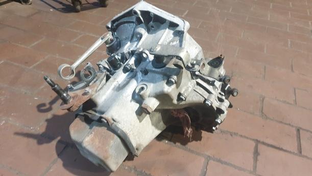 Foto: SCHALTGETRIEBE 5 GANG eines Peugeot 206+ 60 L