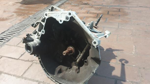 Foto: SCHALTGETRIEBE 5 GANG eines Peugeot 206+ 60 L
