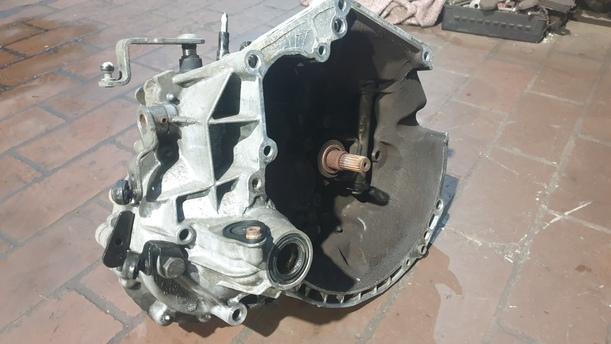 Foto: SCHALTGETRIEBE 5 GANG eines Peugeot 206+ 60 L