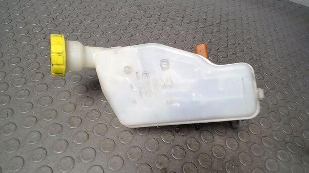 Foto: HAUPTBREMSZYLINDER eines Citroen C3 Picasso VTi 120 L