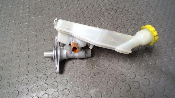 Foto: HAUPTBREMSZYLINDER eines Citroen C3 Picasso VTi 120 L