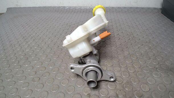 Foto: HAUPTBREMSZYLINDER eines Citroen C3 Picasso VTi 120 L