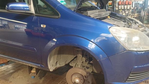 Foto: KOTFLÜGEL RECHTS eines Opel Zafira 1.9 CDTI GL