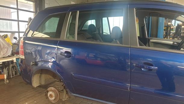 Foto: TÜR HINTEN RECHTS eines Opel Zafira 1.9 CDTI GL