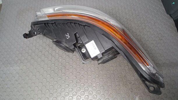 Foto: SCHEINWERFER RECHTS ( HELLA ) eines Citroen C3 Picasso VTi 120 GL