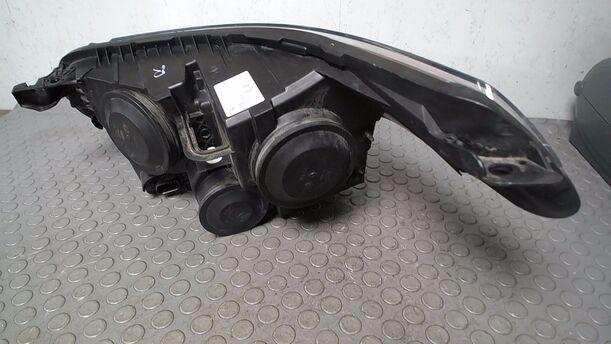 Foto: SCHEINWERFER RECHTS ( HELLA ) eines Citroen C3 Picasso VTi 120 GL